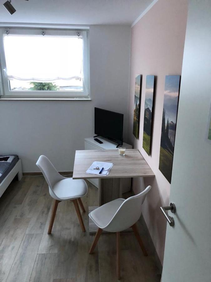 Ferienwohnungen Lamisto Am Waldesrand Neckartenzlingen Exteriör bild