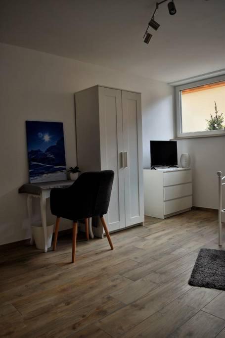 Ferienwohnungen Lamisto Am Waldesrand Neckartenzlingen Exteriör bild