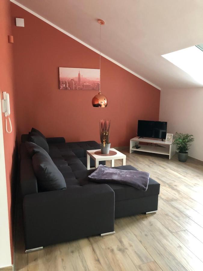 Ferienwohnungen Lamisto Am Waldesrand Neckartenzlingen Exteriör bild